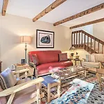 Large Townhouse W/ Private Patio! Сasa de vacaciones *