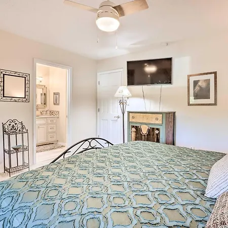 Large Townhouse W/ Private Patio! *