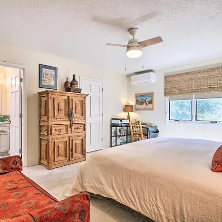 Large Townhouse W/ Private Patio! Holiday home *