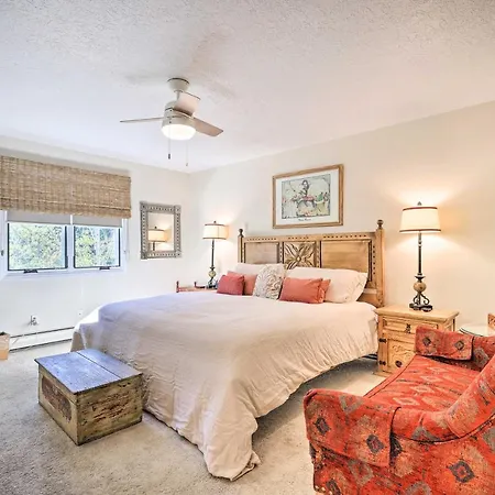 Large Townhouse W/ Private Patio!