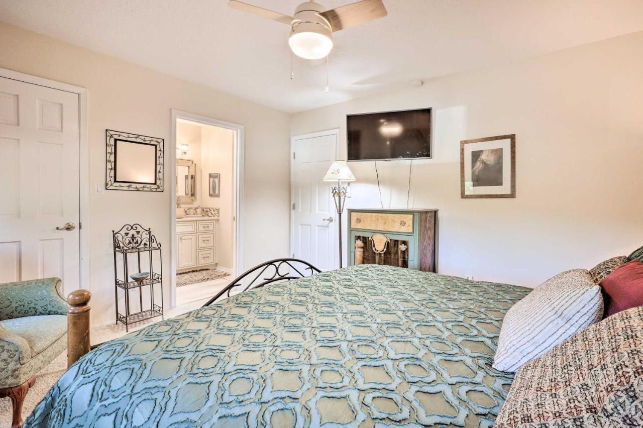 Large Townhouse With Private Patio! *