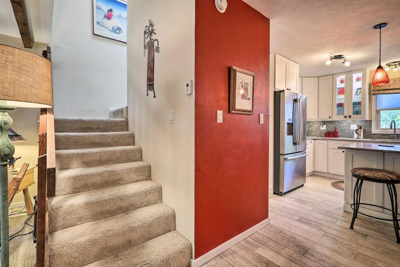 Large Townhouse With Private Patio! Hébergement de vacances Santa Fé