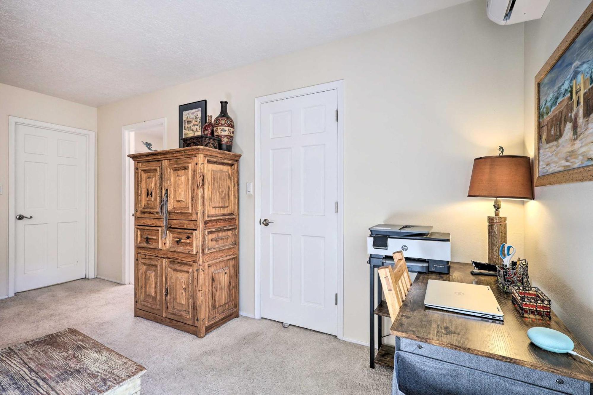 Large Townhouse With Private Patio!